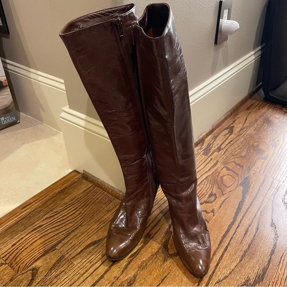 Elegant Brown Leather Knee-High Boots - Picture 2 of 11